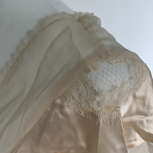 Sheer lace lingerie cover - Picture 6 of 10